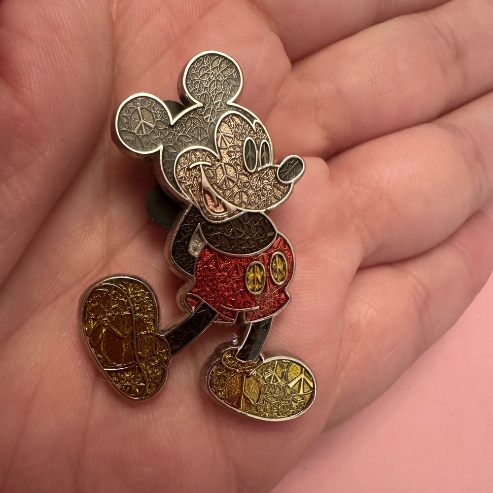 2011 Disney Parks Large Mickey Mouse Standing Pose Peace Sign Trading Pin